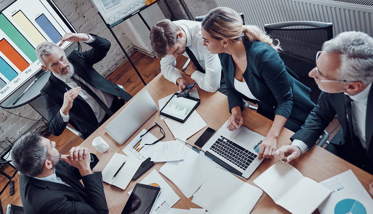 Reunión de Ventas y Operaciones en una empresa
