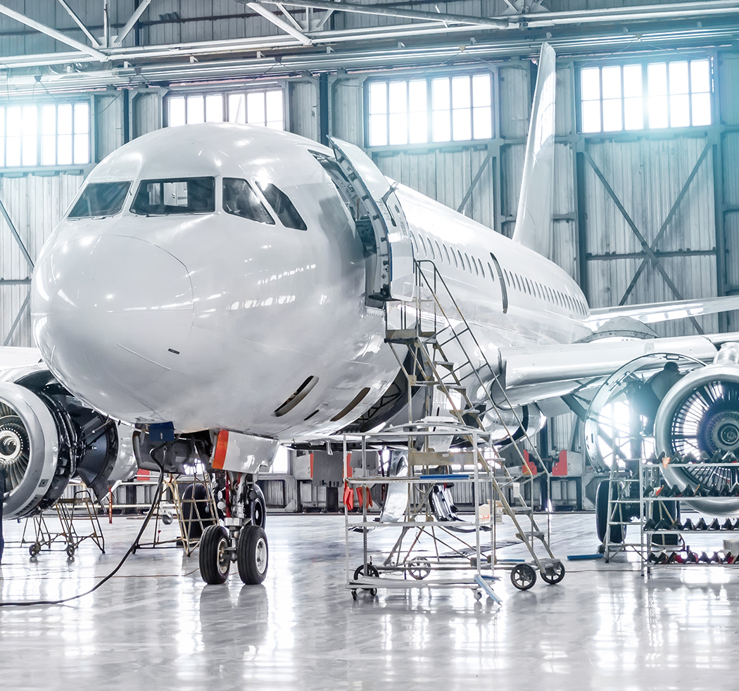Flugzeug in der Werkstatt